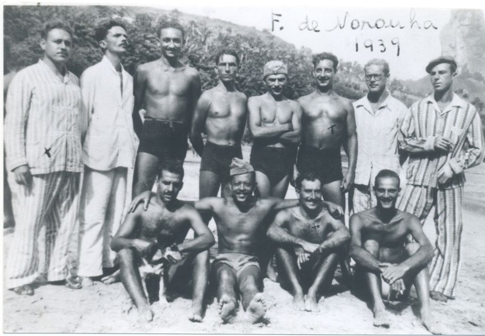 Uniforme para presos e sungas: eles tinham direito ao banho de mar | Arquivo acervo Fernando de Noronha