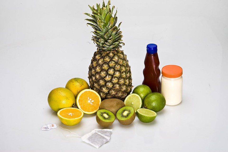 Acidez que corrói os dentes Depois de ingerir produtos industrializados como maionese e catchup e frutas ácidas, o ideal é dar um tempo antes de escovar os dentes | Antonio Costa/ Gazeta do Povo