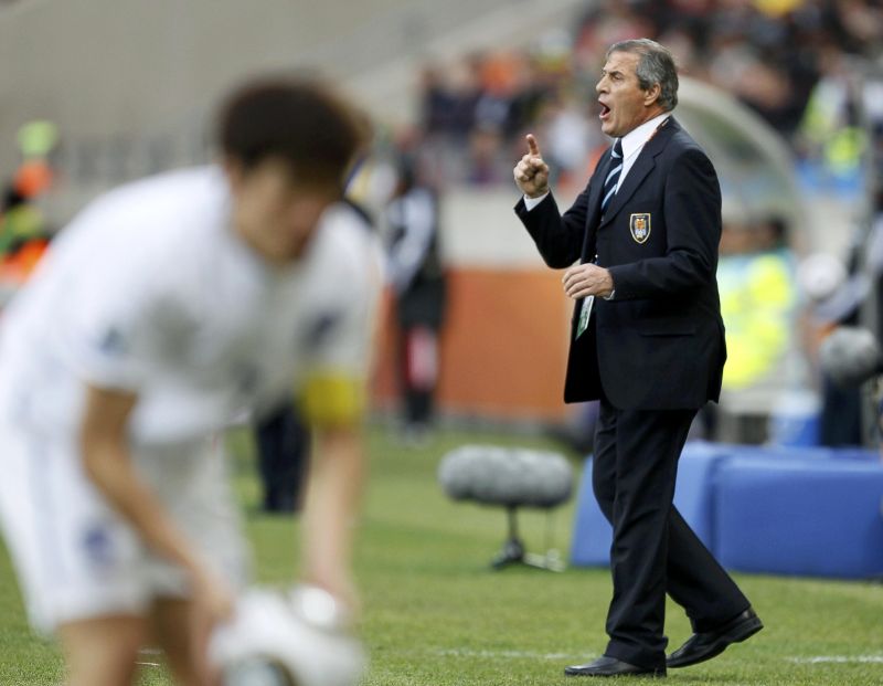 Oscar Tabárez está surpreso com o desempenho da Celeste no Mundial | Yves Herman / Reuters