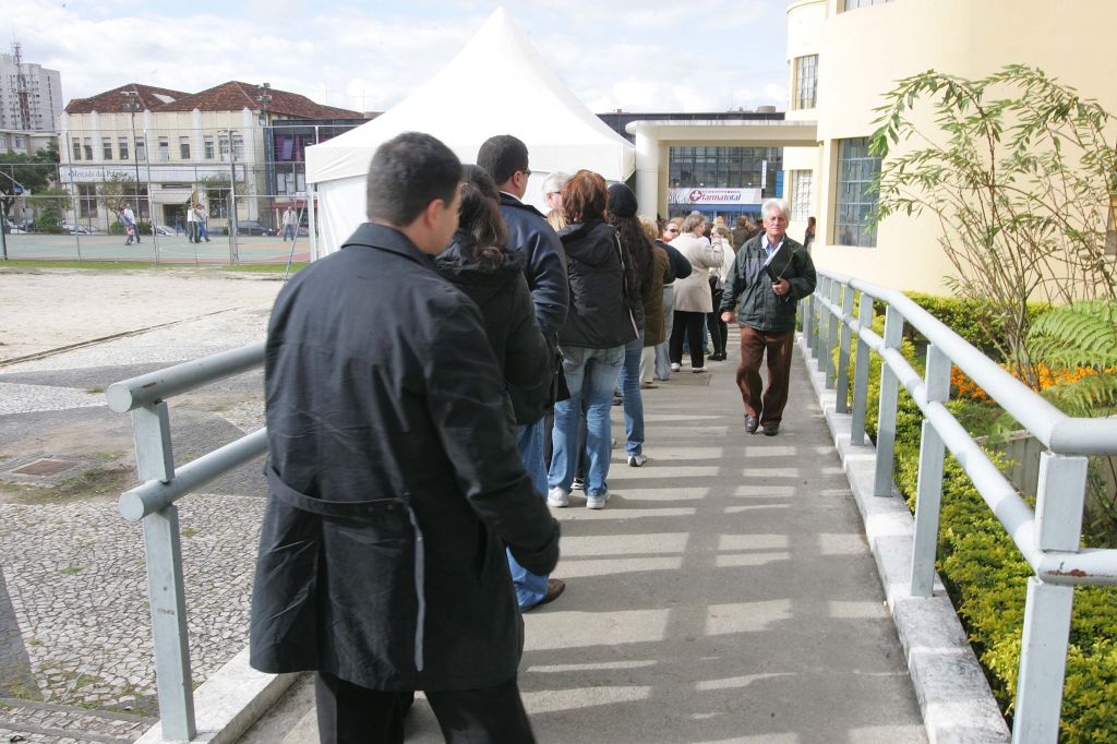 Nesta quarta-feira ocorreu vacinação contra a gripe A, na unidade de saúde da praça Ouvidor Pardinho | Ivonaldo Alexandre / Gazeta do Povo