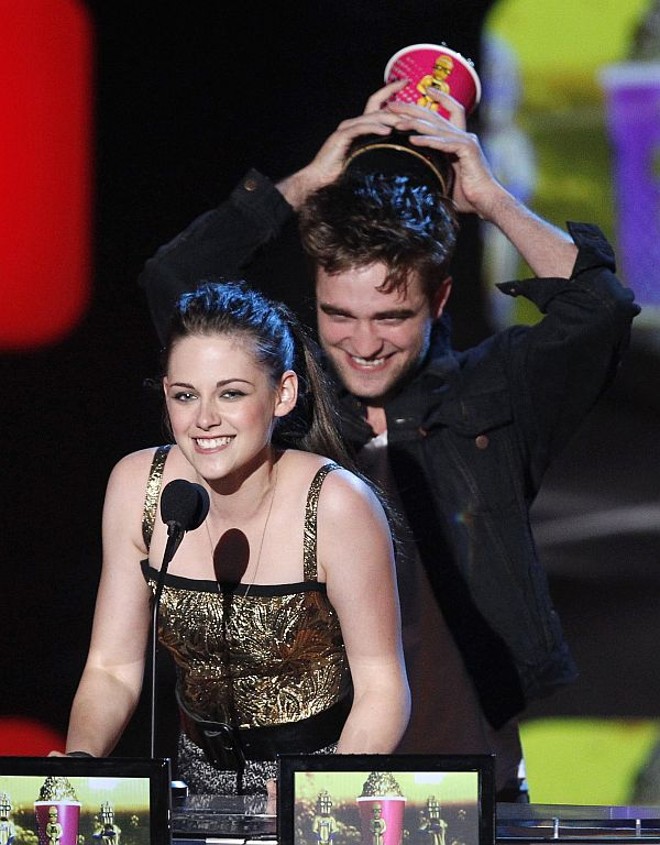 Kristen Stewart e Robert Pattinson: melhor atriz, ator e beijo |