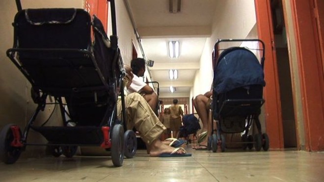 A maternidade atrás das grades é o tema do documentário Leite e Ferro |