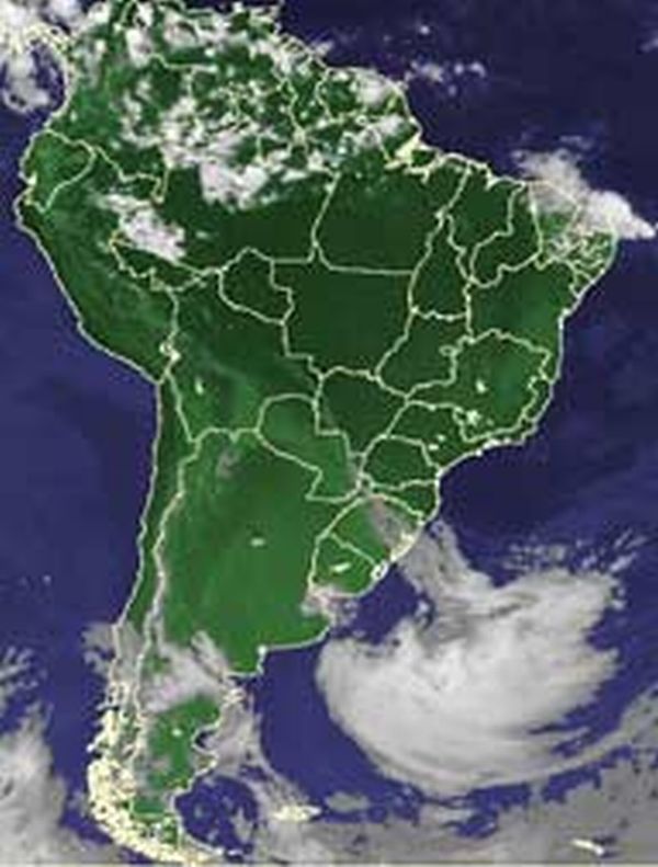 Satélite mostra que o ciclone já se afastou do Sul do Brasil | Reprodução / Cptec / Inpe