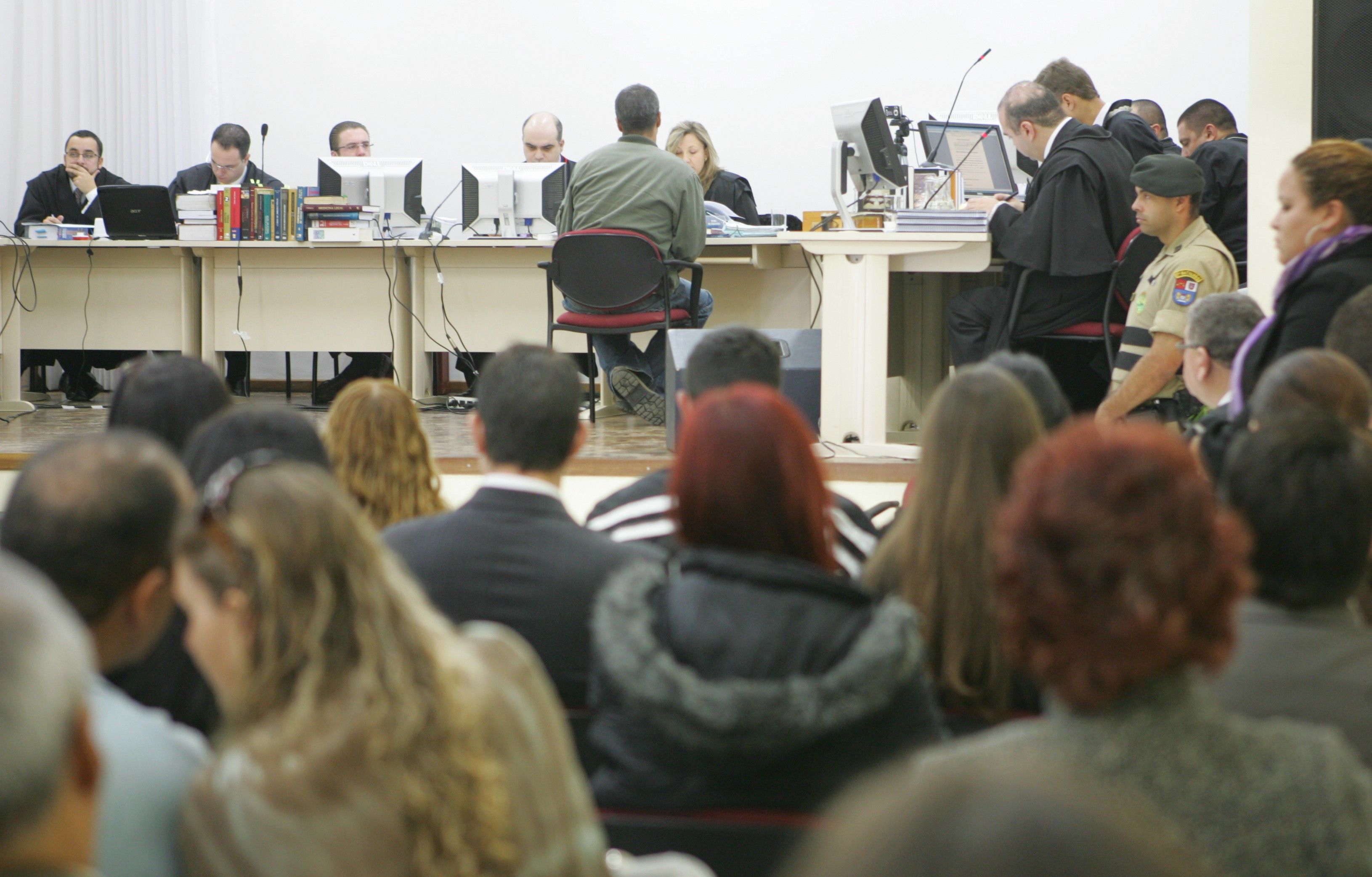 O salão do centro de convenções, que tem capacidade para 150 pessoas, estava praticamente lotado | Aniele Nascimento / Agencia de Noticias Gazeta do Povo