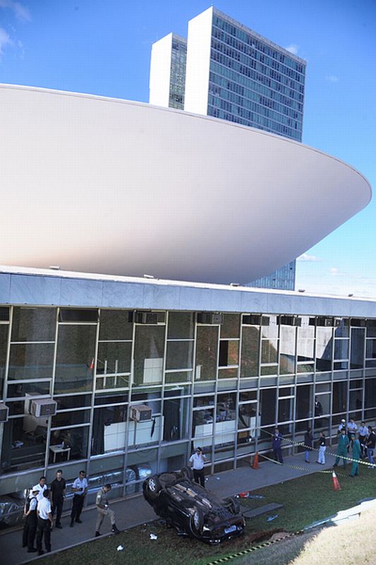 Carro quase invadiu o prédio do Congresso Nacional | Agência Brasil