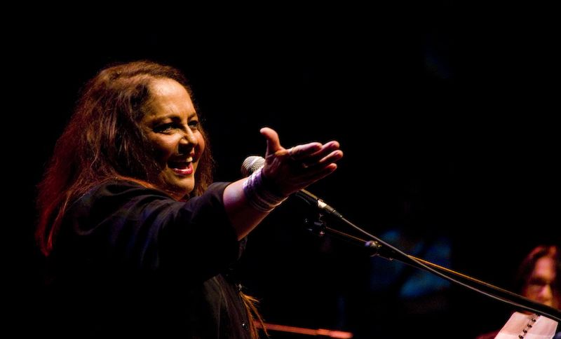 Vinicius era tranquilo, não falava de música o dia inteiro. Lá pelas cinco da tarde, tomava seu gim-tônica. Depois partia para o uísque, até o dia seguinte. Ele dizia que a garrafa era o melhor amigo do homem", Maria Creuza, cantora | Divulgação