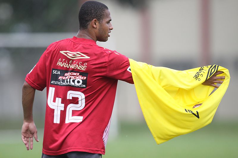 Bruno Costa voltou ao time para os jogos contra Santos e Goiás e foi destaque nas duas vitórias que melhoraram a situação rubro-negra na tabela | Giuliano Gomes/ Gazeta do Povo