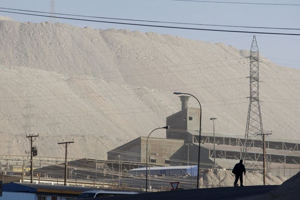 Mina de cobre em Chuquicamata, no Chile: crescimento econômico da América Latina deve passar de 6% neste ano, segundo análise do Banco Santander | Ivan Alvarado/Reuters