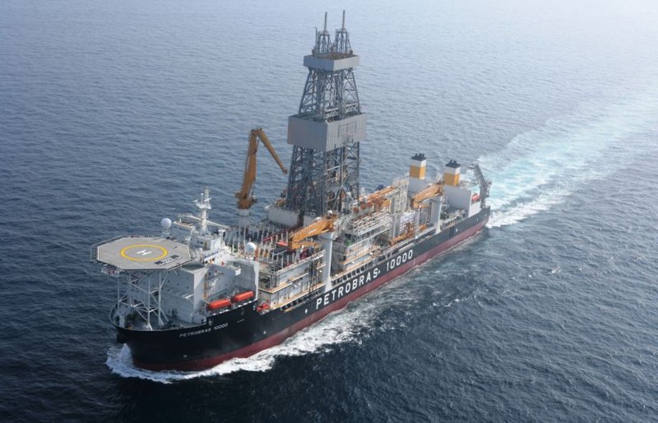 Navio-plataforma de exploração: usado pela Petrobras em prospecções na África | Agência Petrobras
