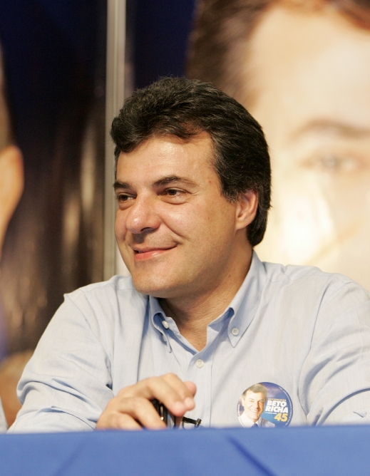 Beto Richa: pedindo votos e alfinetando Osmar ao mesmo tempo. | Fotos: Antônio More/ Gazeta do Povo