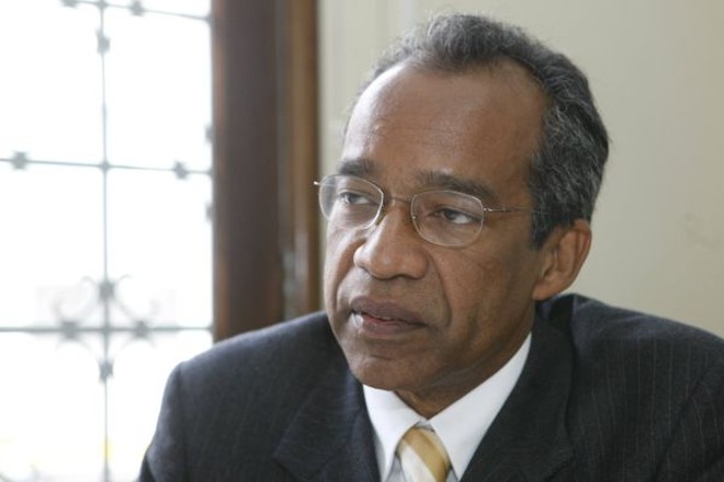 Rifados -O PTdoB e o PSL rifaram suas pré-candidaturas à Presidência da República. Os pré-candidatos Mário de Oliveira (PTdoB, foto) e Américo de Souza (PSL) se autodenominavam