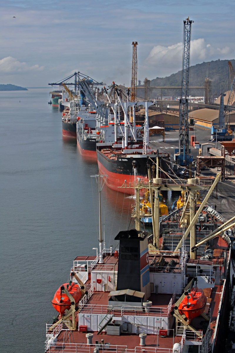 No cais do Porto de Paranaguá, a movimentação voltou ao normal ontem de manhã: multa de R$ 4,8 milhões permanece | Albari Rosa/ Gazeta do Povo