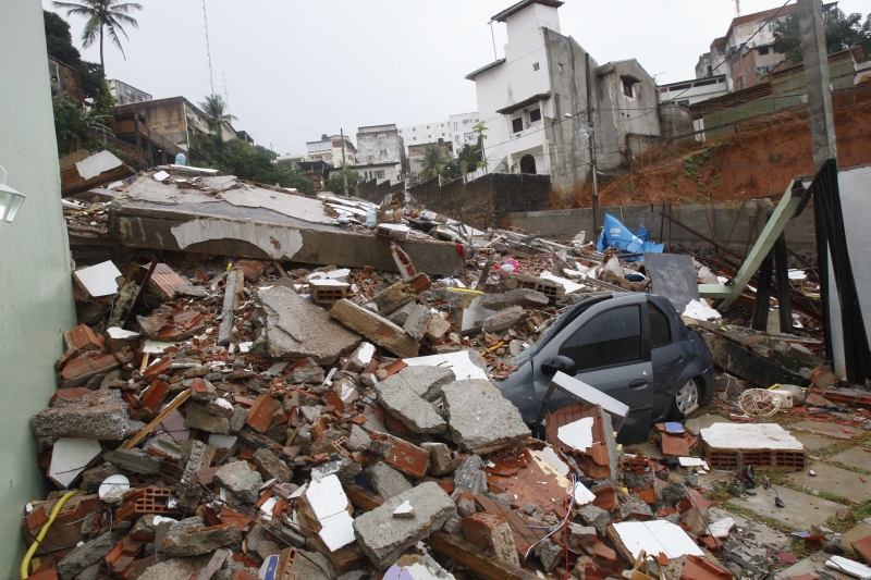 Escombros do prédio em construção: obra não tinha alvará | Margarida Neide/Agência A Tarde/AE
