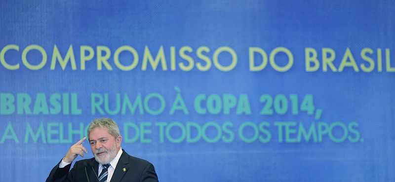 O presidente Luiz Inácio Lula da Silva durante evento, em Brasília, que anunciou benefícios para as 12 subsedes da Copa do Mundo de 2014 | Ricardo Moraes/ AFP