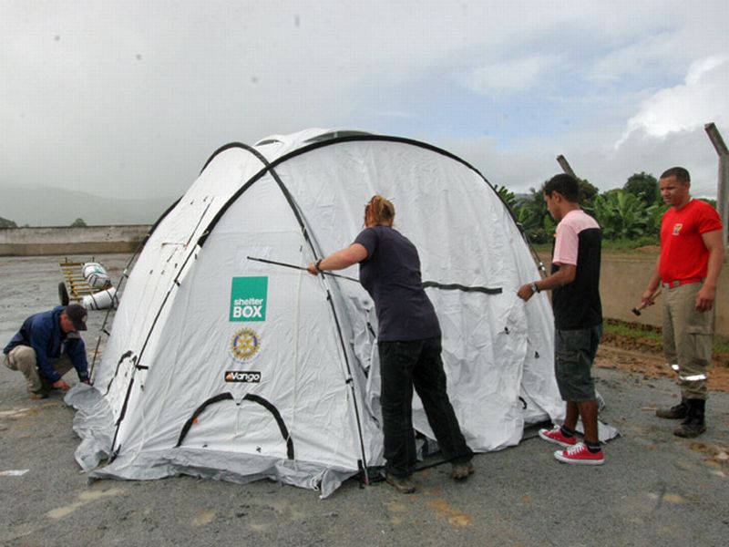 Barracas inglesas começam a ser montadas em Alagoas para abrigar famílias vítimas das chuvas | Tércio Campelo / Secom / Divulgação