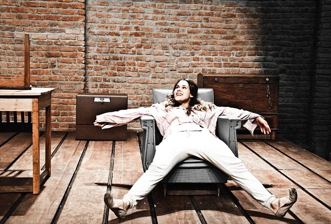 Fernanda Machado, como Beth: ela só diz o essencial, ignorando os padrões |