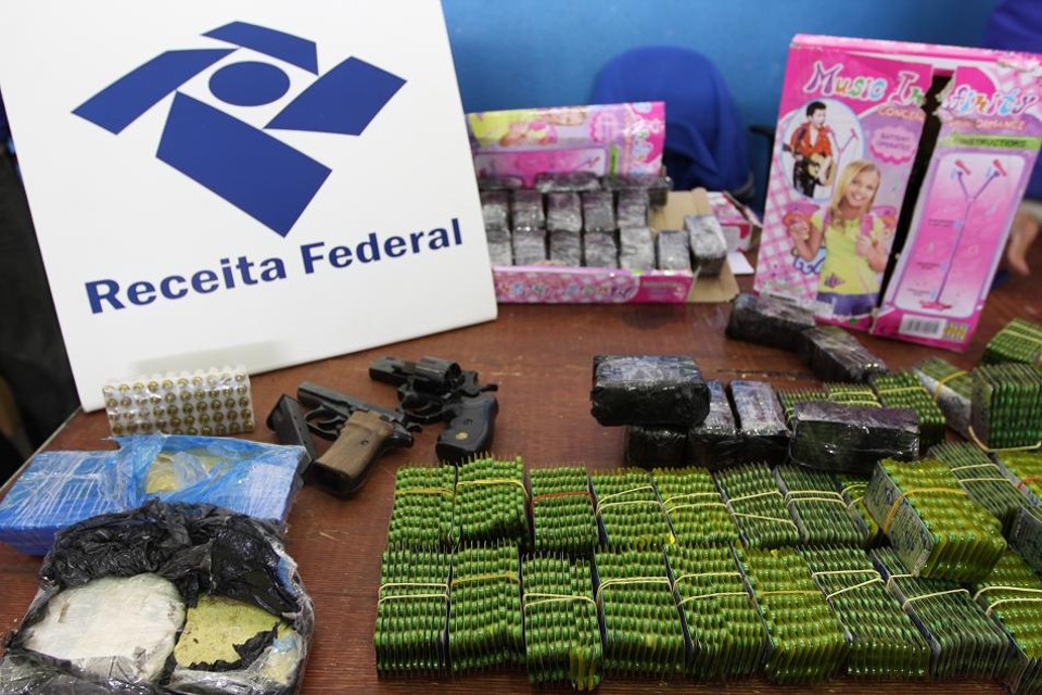 As 1.500 cartelas do medicamento estavam escondidos em caixas de brinquedos | Divulgação