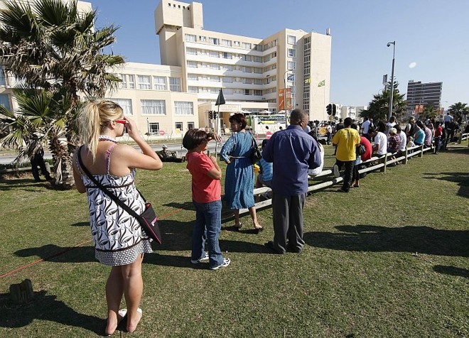 Torcedores estiveram na frente do hotel para a despedida da seleção |