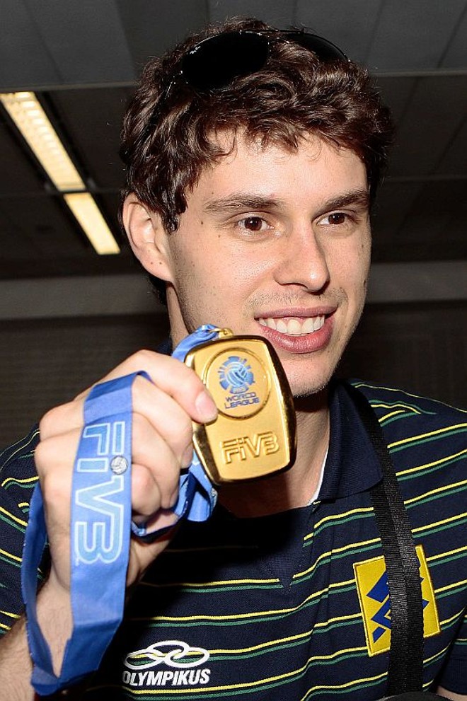 E Bruninho também exibiu o ouro | 