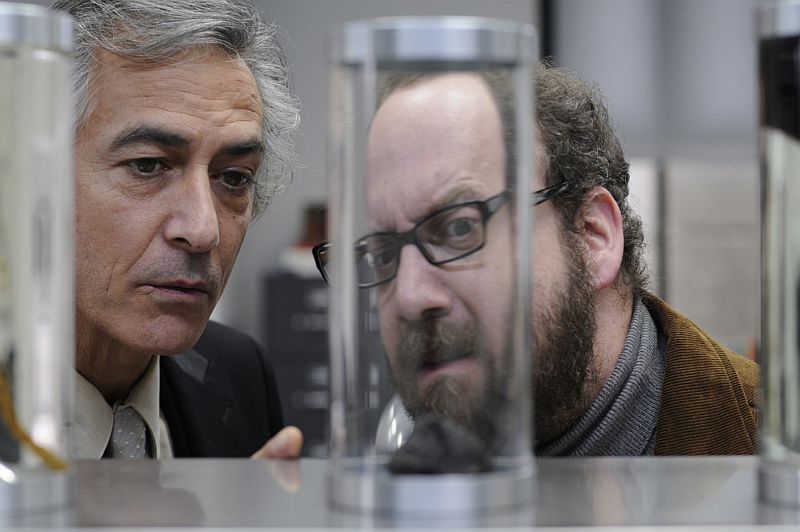 Estreia de Sophie Barthes traz David strathairn e Paul Giamatti em roteiro com pé na ficção científica | Divulgação