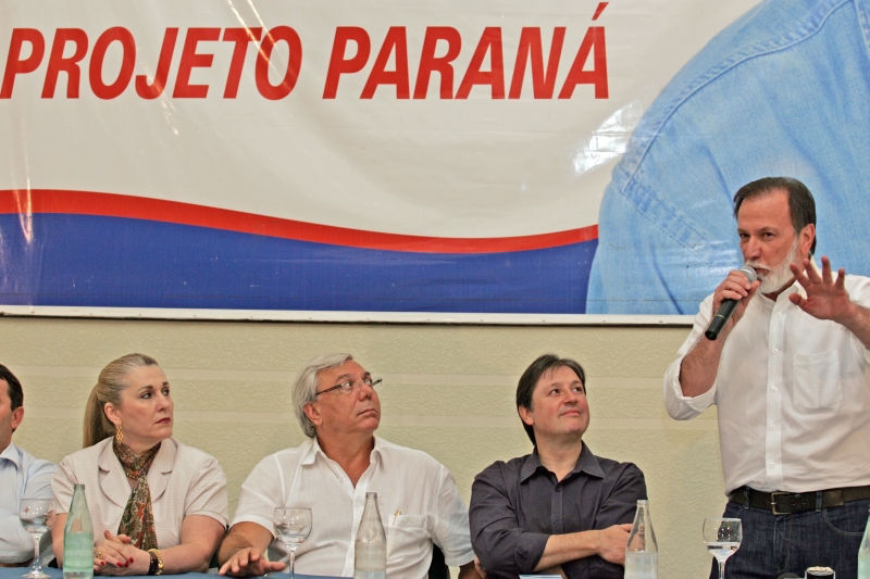 Osmar discursa em Foz do Iguaçu: promessa de tratamento especial na área de segurança para a região de fronteira | Christian Rizzi/ Gazeta do Povo