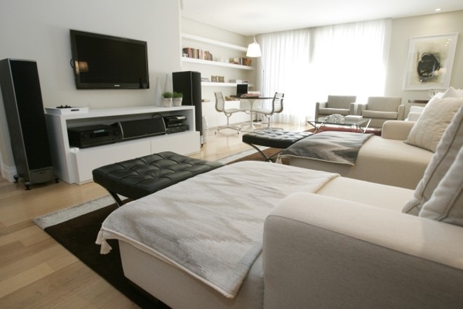 Projeto de Ivan Wodzinsky valorizou a área para ver filmes e trabalhar... |