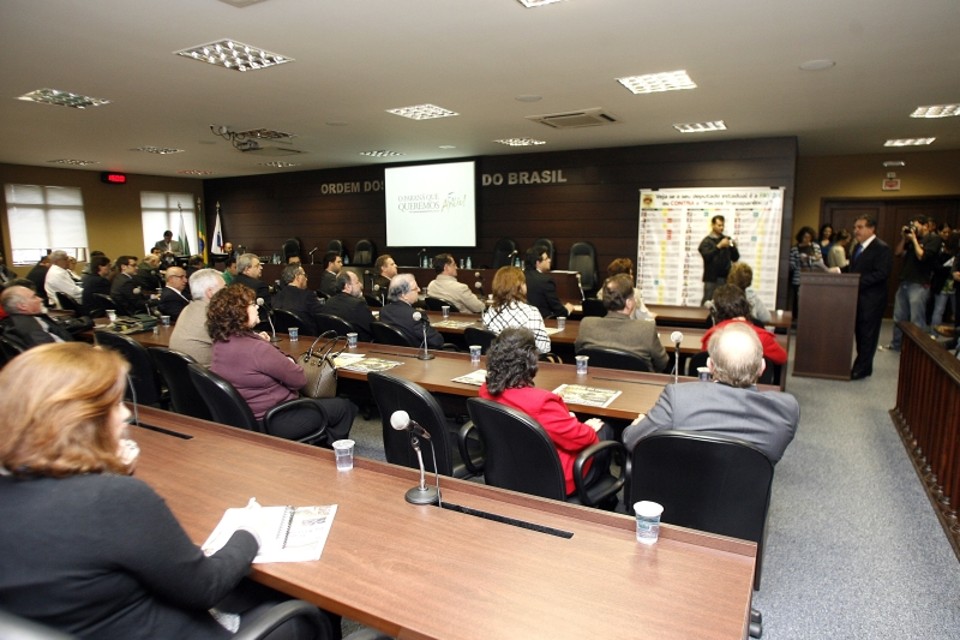 Reunião do movimento O Paraná que Queremos: pressão para a Assembleia agilizar a tramitação do Projeto da  Transparência | Hedeson Alves/ Gazeta do Povo