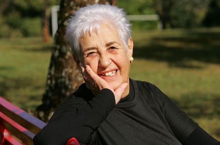 Vera em sua casa na cidade de Primeiro de Maio: sobre saúde, sobre mulher, sobre a paixão. | Roberto Custódio