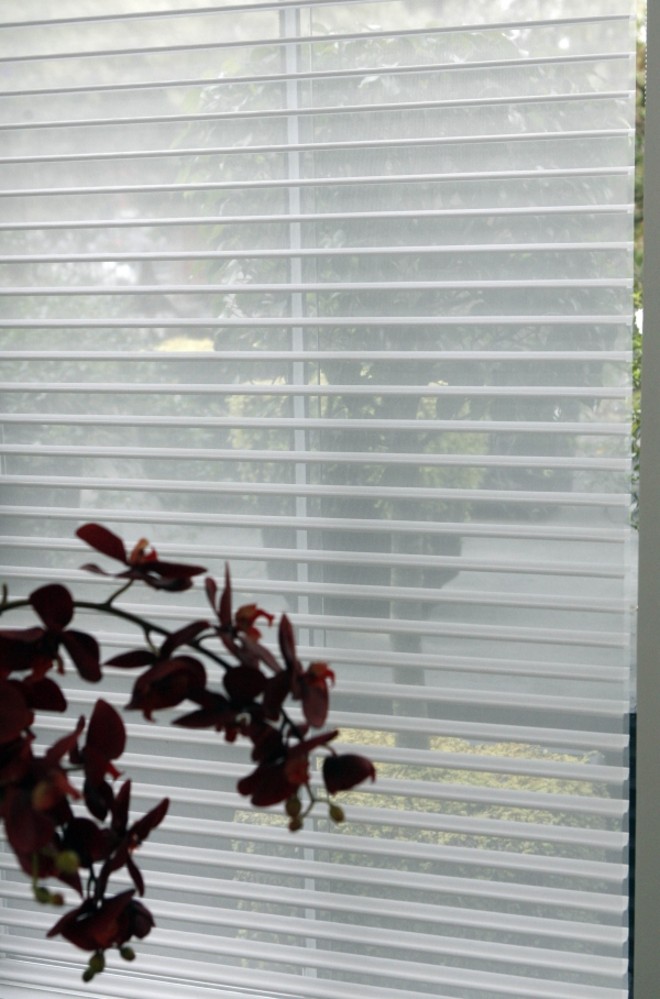 Originale, da Luxaflex: controle da luz por R$ 2,9 mil em janelas de 1,5 por 1,5 metro na loja Jô Martins | 