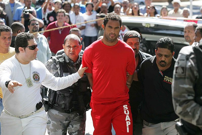 A defesa de Bruno está preocupada com a divulgação de fotos do jogador com o uniforme de presidiário | André Mourão/Agência O Dia