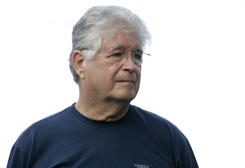 O Tribunal de Contas do Paraná julga no próximo dia 3 as contas de 2009 do ex-governador Roberto Requião (foto). O julgamento será realizado em sessão extraordinária, mas ainda não há horário definido para começar. Segundo a assessoria do Tribunal, neste ano está sendo preparado um modo de apresentação do julgamento das contas mais simples para o cidadão poder compreender com facilidade as informações | Antonio More/ Gazeta do Povo