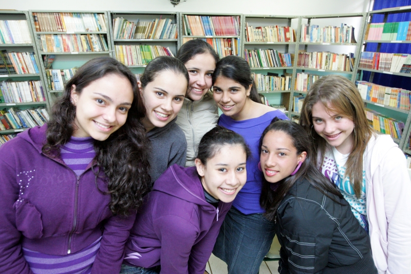 Alunas do ensino médio comemoram resultado do colégio de Tamarana | Gilberto Abelha/ Jornal de Londrina