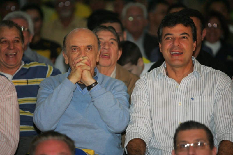 Serra, com expressão preocupada durante o jogo da seleção brasileira | Gilberto Abelha/Jornal de Londrina