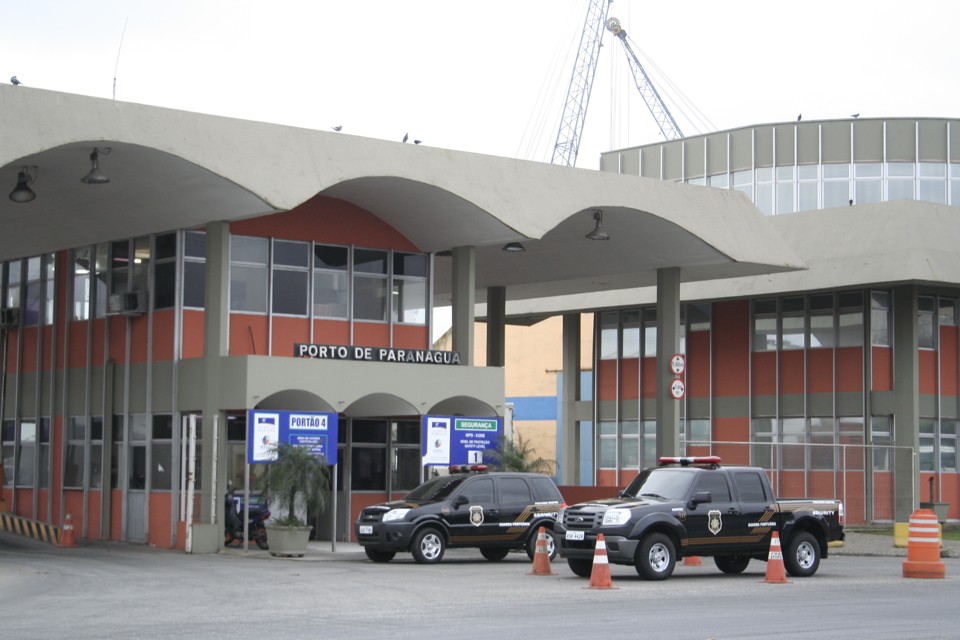 Porto de Paranaguá paralisou as atividades nesta quinta-feira depois de determinação do Ibama | Bianca Marchini Garmatter