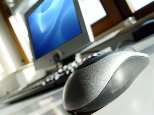 Acompanhando as tendências de mercados como os Estados Unidos e a Europa, empresas têm oferecido descontos que variam entre 50% e 90% para negociações feitas pela rede | Produção stock xchng