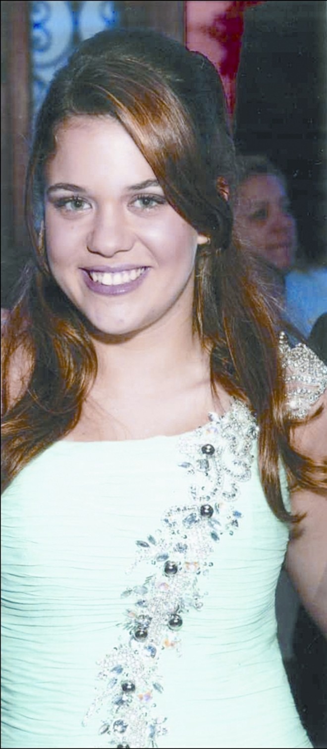 Os 15 anos de Nicole Peixoto Freire foram comemorados nos suntuosos e históricos salões da Vila Riso, em São Conrado, Rio de Janeiro. Filha de Andréa Vieira Peixoto e João Gilberto (Beto) Freire, a aniversariante recebeu muitos convidados de Curitiba | 