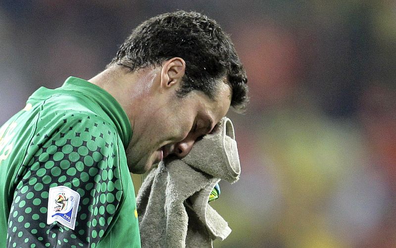 Júlio César ficou bastante abatido após eliminação | Michael Kooren / Reuters