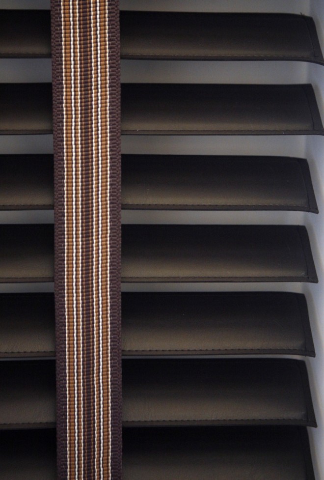 Leather, da Luxaflex: R$ 3,5 mil para janelas de 2,25 metros quadrados à venda na loja Jô Martins | 