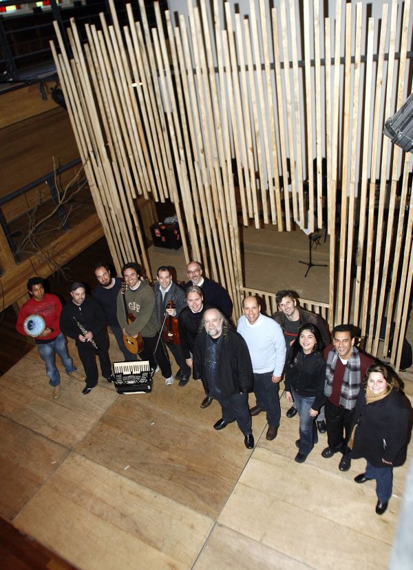 Obra, que estreou em 1999 com produção precária, volta ao palco em melhores condições, sob direção de Flávio Stein e Daniel Bortholossi | Hedeson Alves / Gazeta do Povo