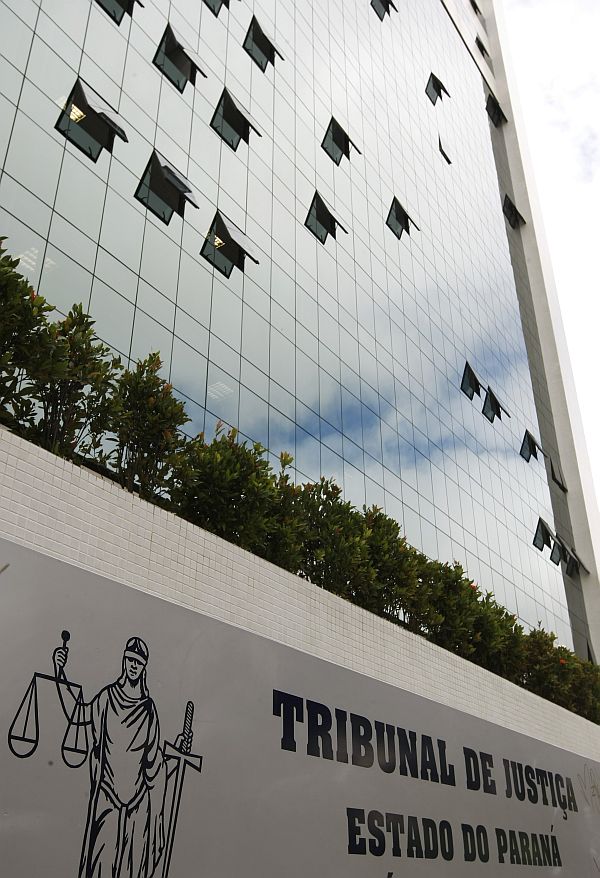 Fachada do anexo do TJ: perícia no prédio ficou para as calendas. | Rodolfo Büher/arquivo/ Gazeta do Povo