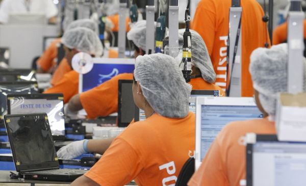 Fábrica da Positivo Informática em Curitiba: ações da empresa na Bovespa caíram 21% no primeiro semestre | Marcelo Elias - Agência de Notícias Gazeta do Povo