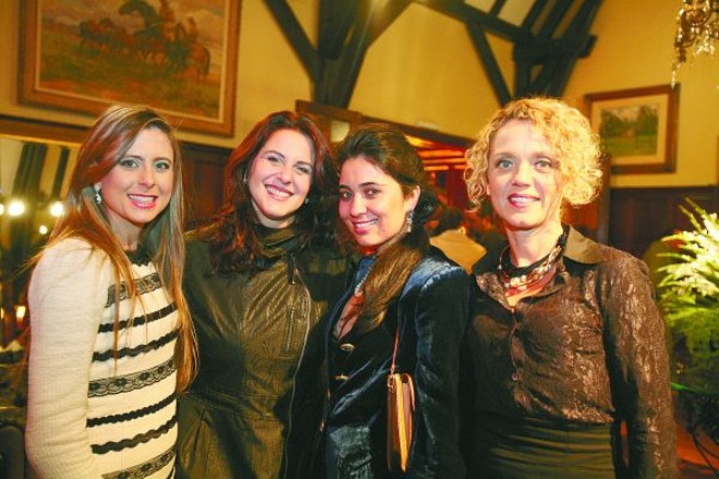 No animado coquetel que comemorou o aniversário do clube, estiveram presentes Cristiane Ribeiro, Luciana Saad, Rafaela Pilagallo e Daniela Ambrogi |