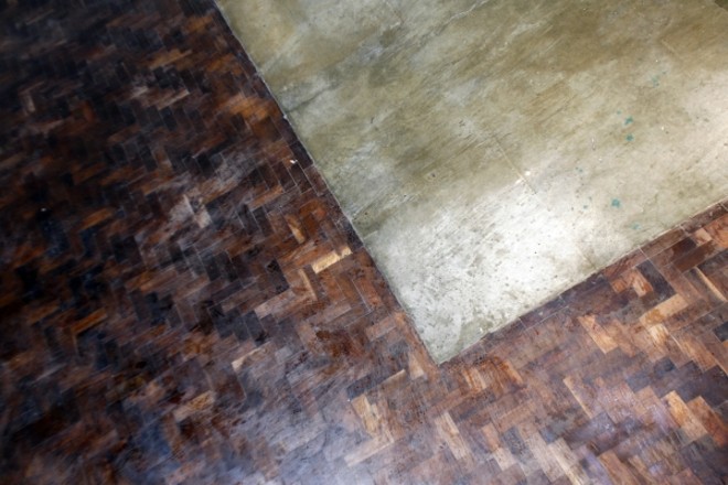 Escritório We Shape Connecting Design manteve pisos originais da oficina |