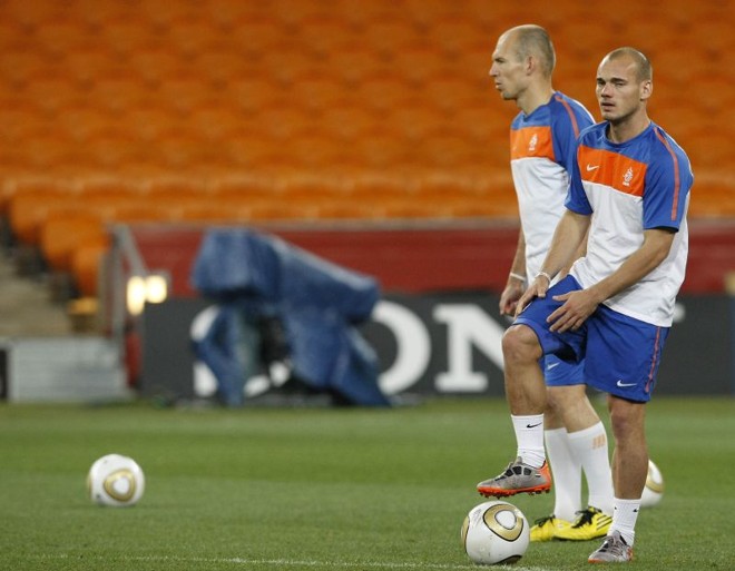 Robben e Sneijder: armas da Laranja | 