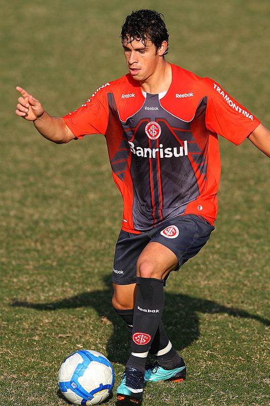 Podemos até perder para o São Paulo, mas não para o Grêmio. Giuliano, meia do Internacional | Jefferson Bernardes/ Vipcomm