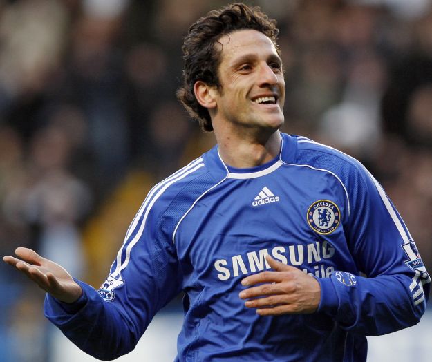 Belletti, nos tempos de Chelsea: lateral para de jogar aos 35 anos | Adrian Dennis / AFP