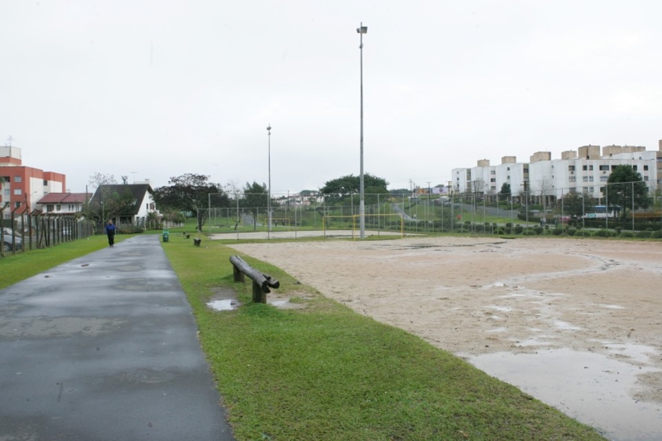 Arredores do Parque Bacacheri: espaço para construção de prédios e conjuntos de sobrados | Aniele Nascimento/Gazeta do Povo