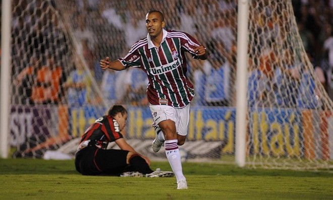 Emerson comemora seu segundo gol em duas partidas pelo Fluminense | 