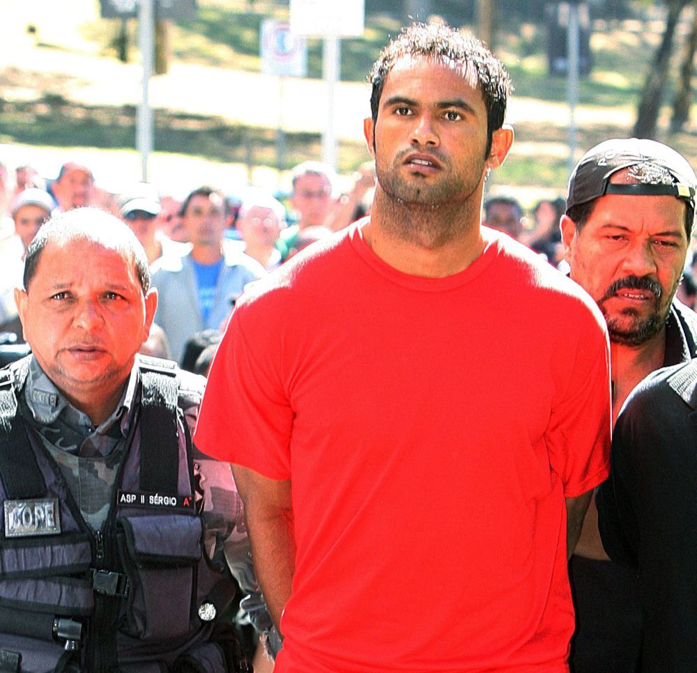Imagem mostra a chegada do goleiro Bruno à penitenciária em Belo Horizonte: acusação de sequestro e lesão corporal | Alex de Jesus / Reuters