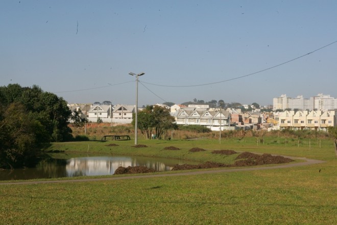 Entorno do Parque Atuba concentra construções de conjuntos de sobrados | Aniele Nascimento/Gazeta do Povo